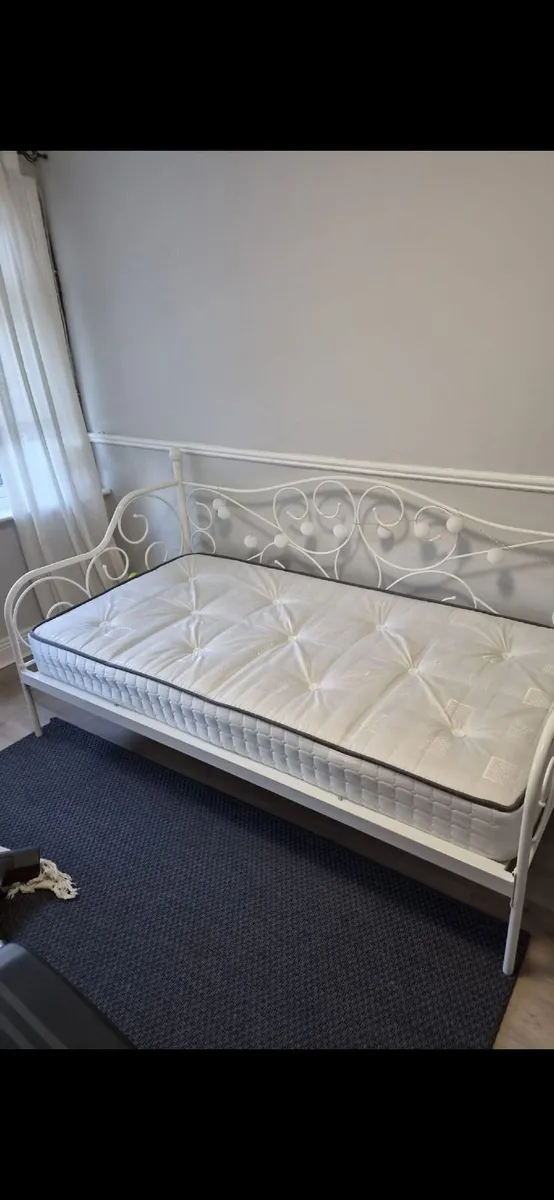 Day Bed - Image 1