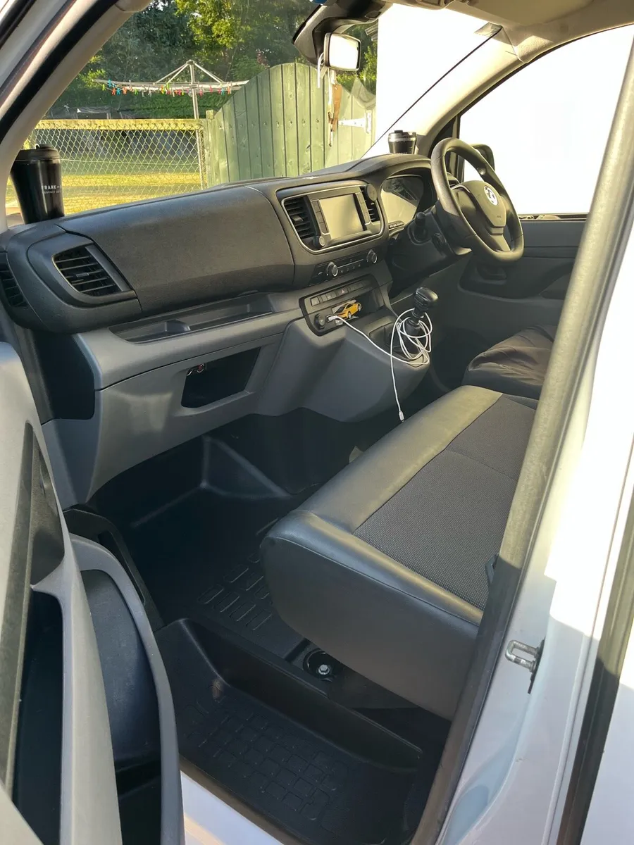 Vauxhall Vivaro van - Image 2