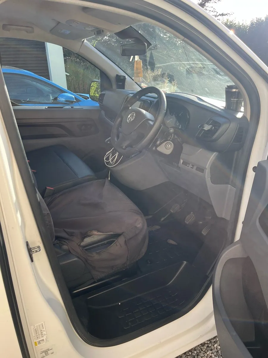 Vauxhall Vivaro van - Image 4