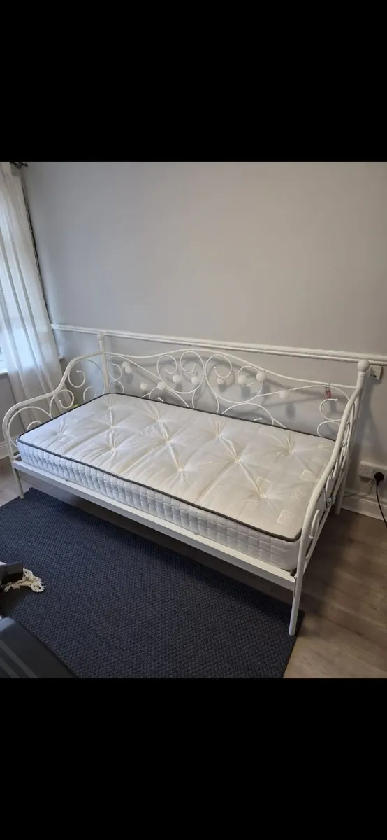 Day Bed - Image 2