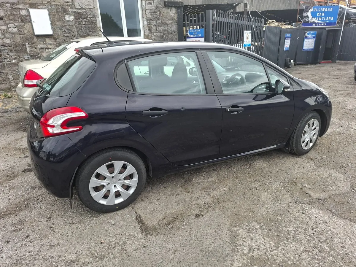 151 Peugeot 208 Breaking for parts - Image 4