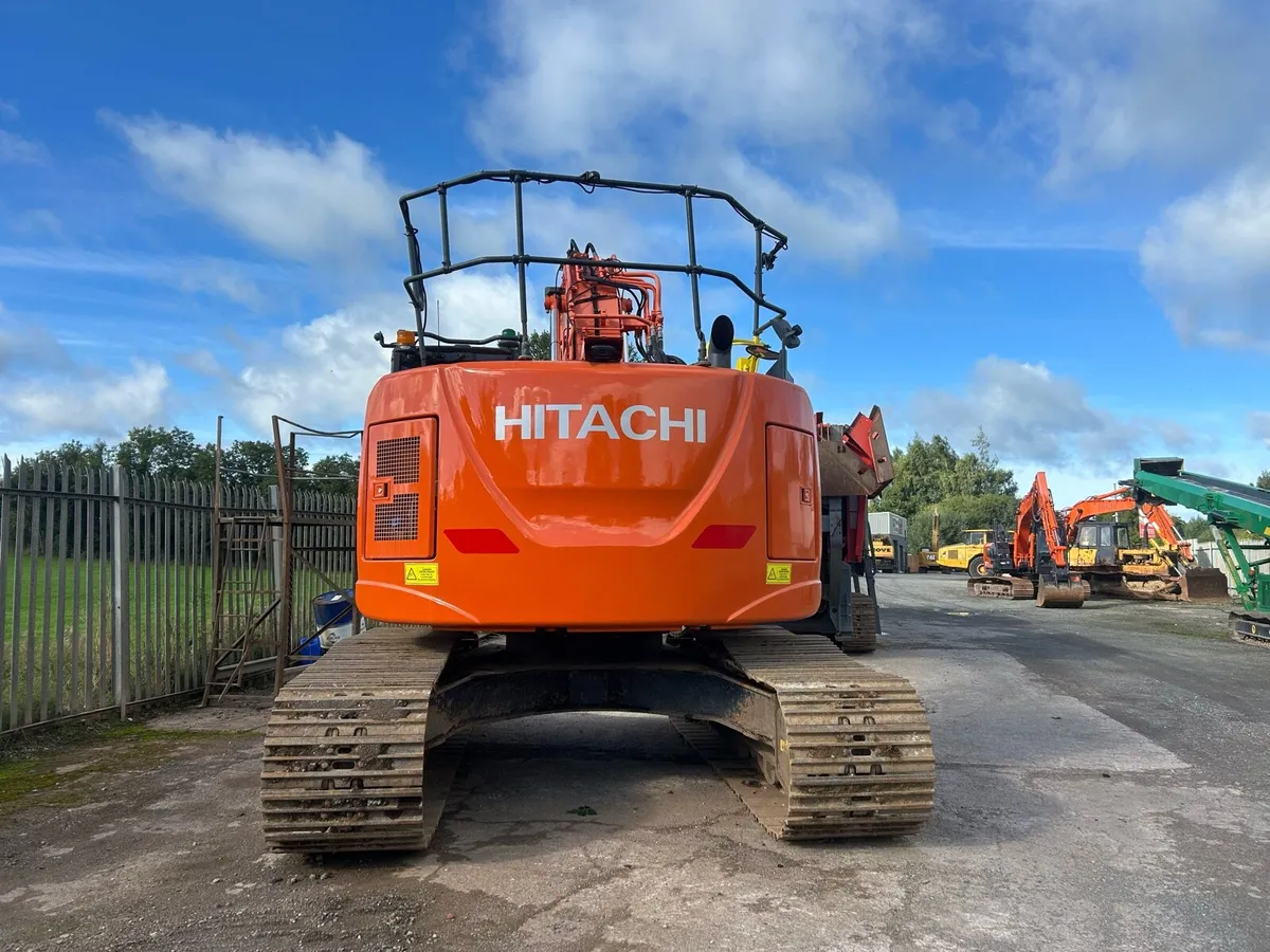 Hitachi ZX225 - Image 3