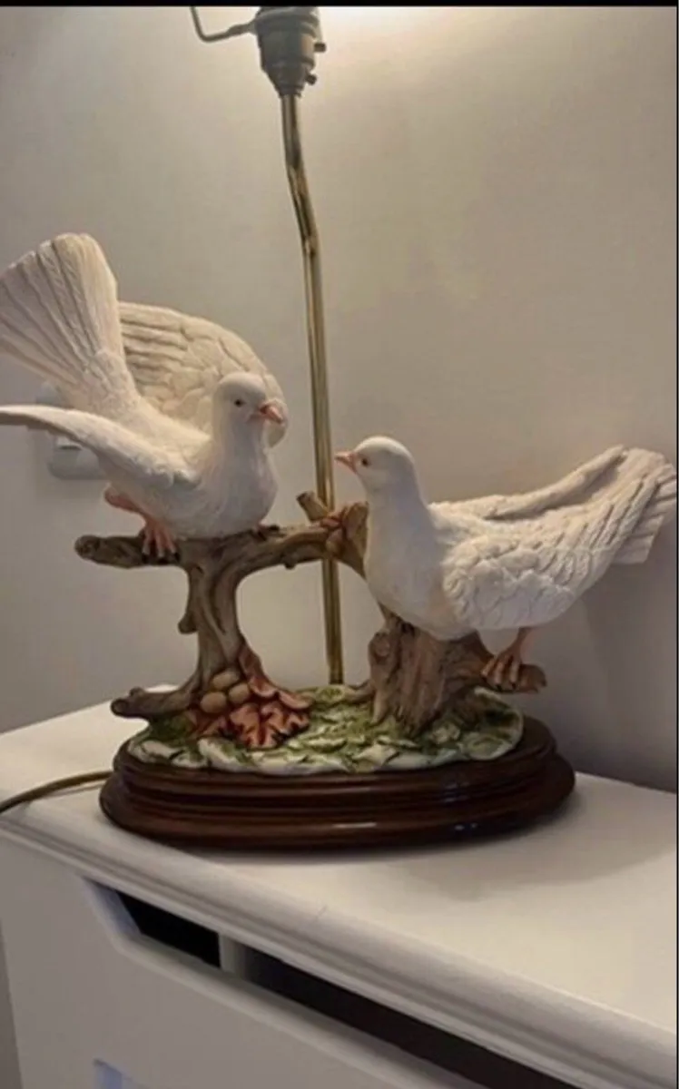 Avaibale, Beautiful Italian porcelain lamp- Doves - Image 1