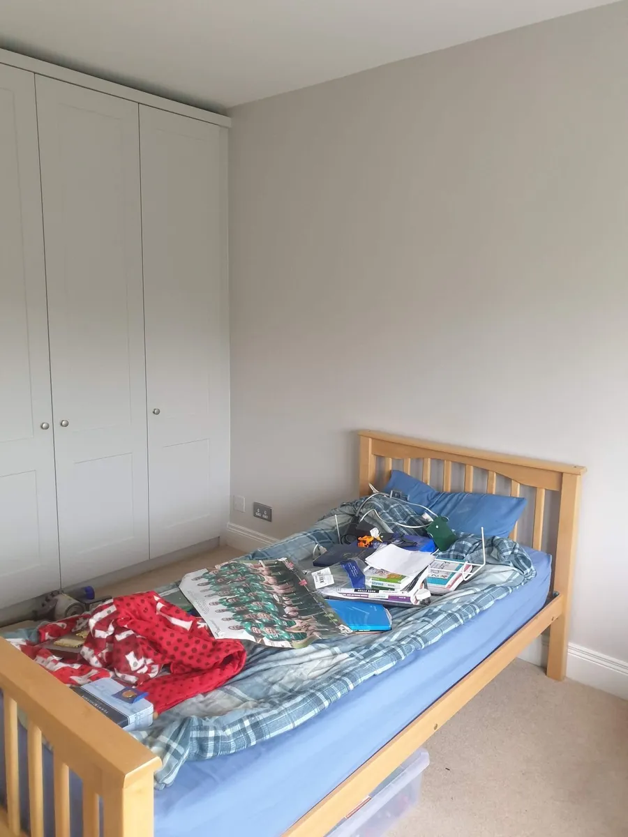 Single bed - Image 1