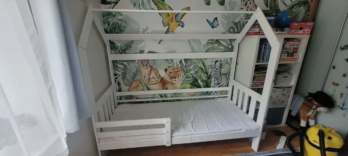Bed - Image 1