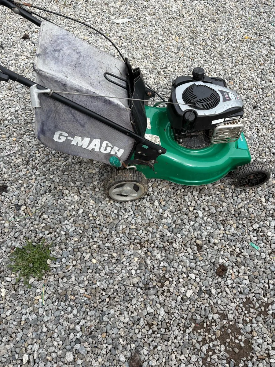 Britain, Stratton lawnmower safe drive perfect - Image 1