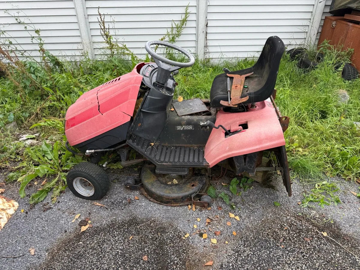 2 x Ride on lawn mowers - need repair - Image 2