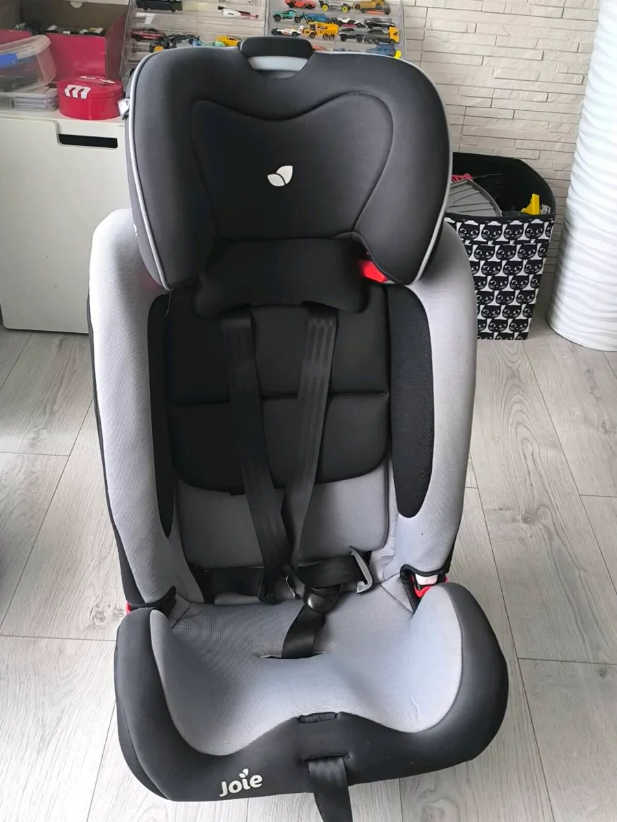 Car seat - Image 1
