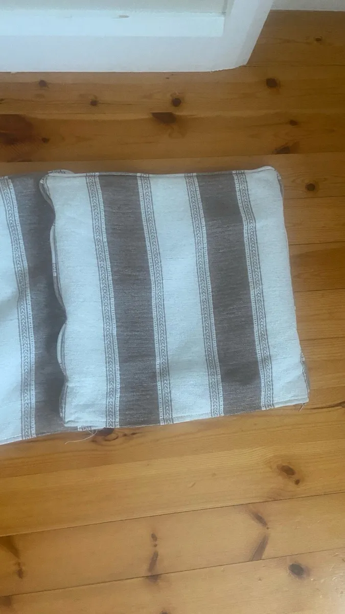 Cushions - Image 3