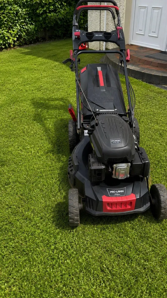 Hyundai lawnmower - Image 1