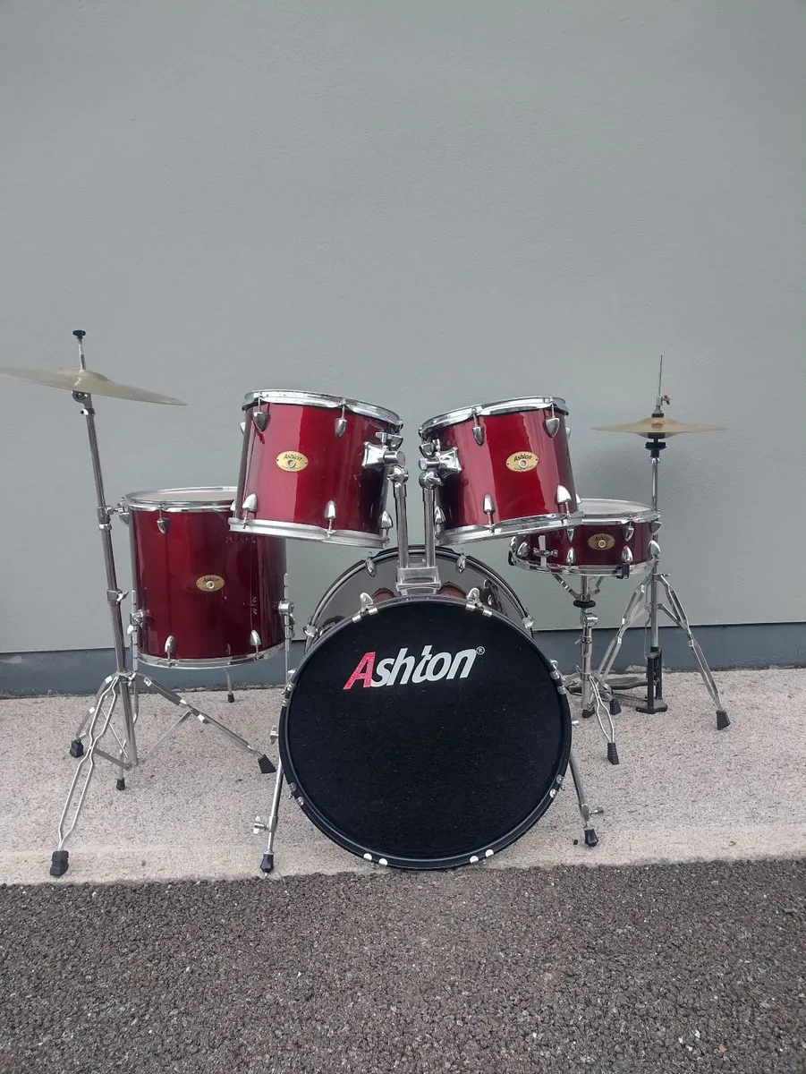Full Drum Kit.