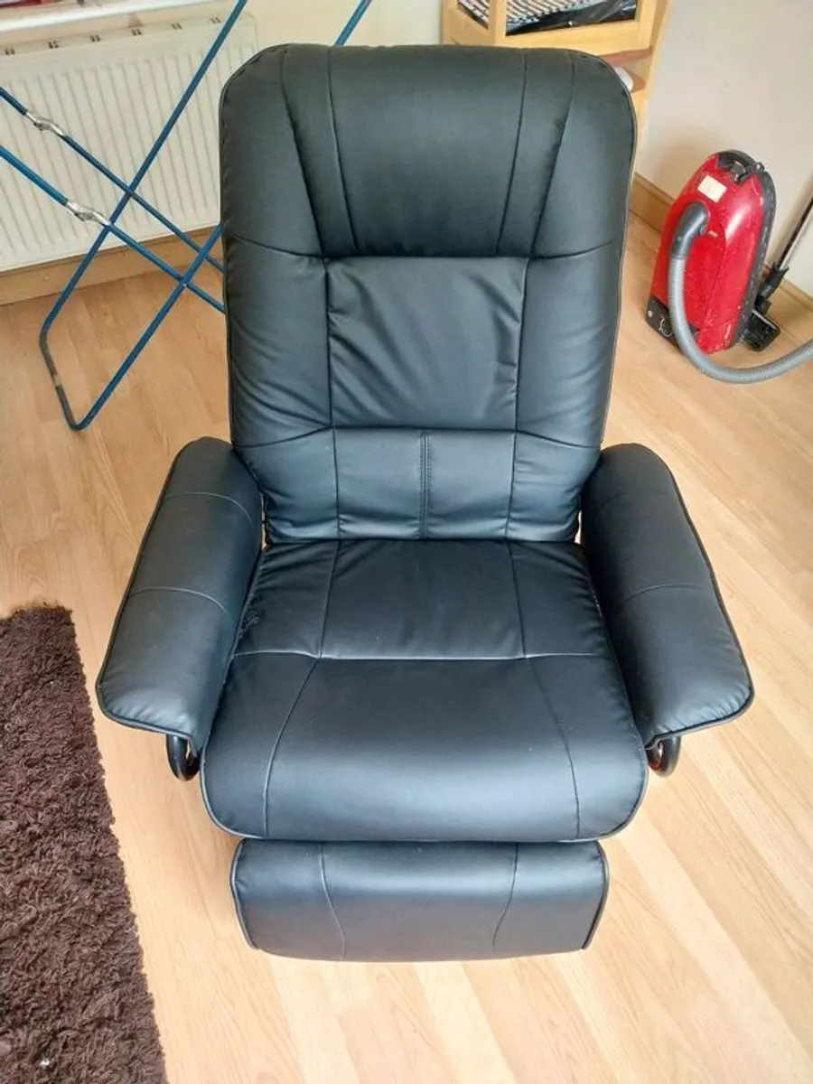Recliner chair - Image 1