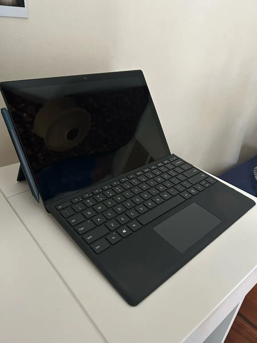 Surface Pro 7 INCLUDING Keyboard AND touch pen - Image 1