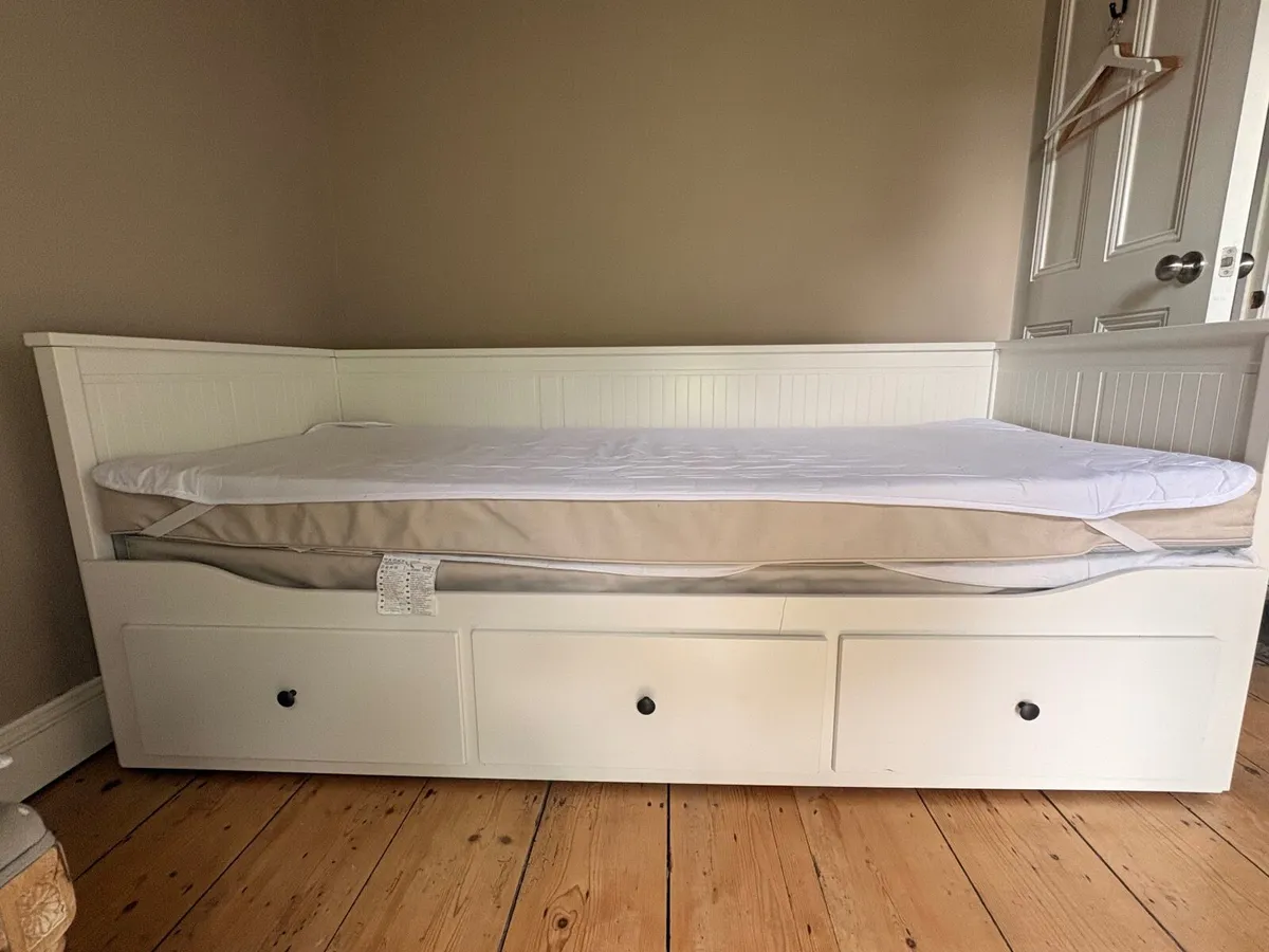 Daybed with three drawers - Image 3