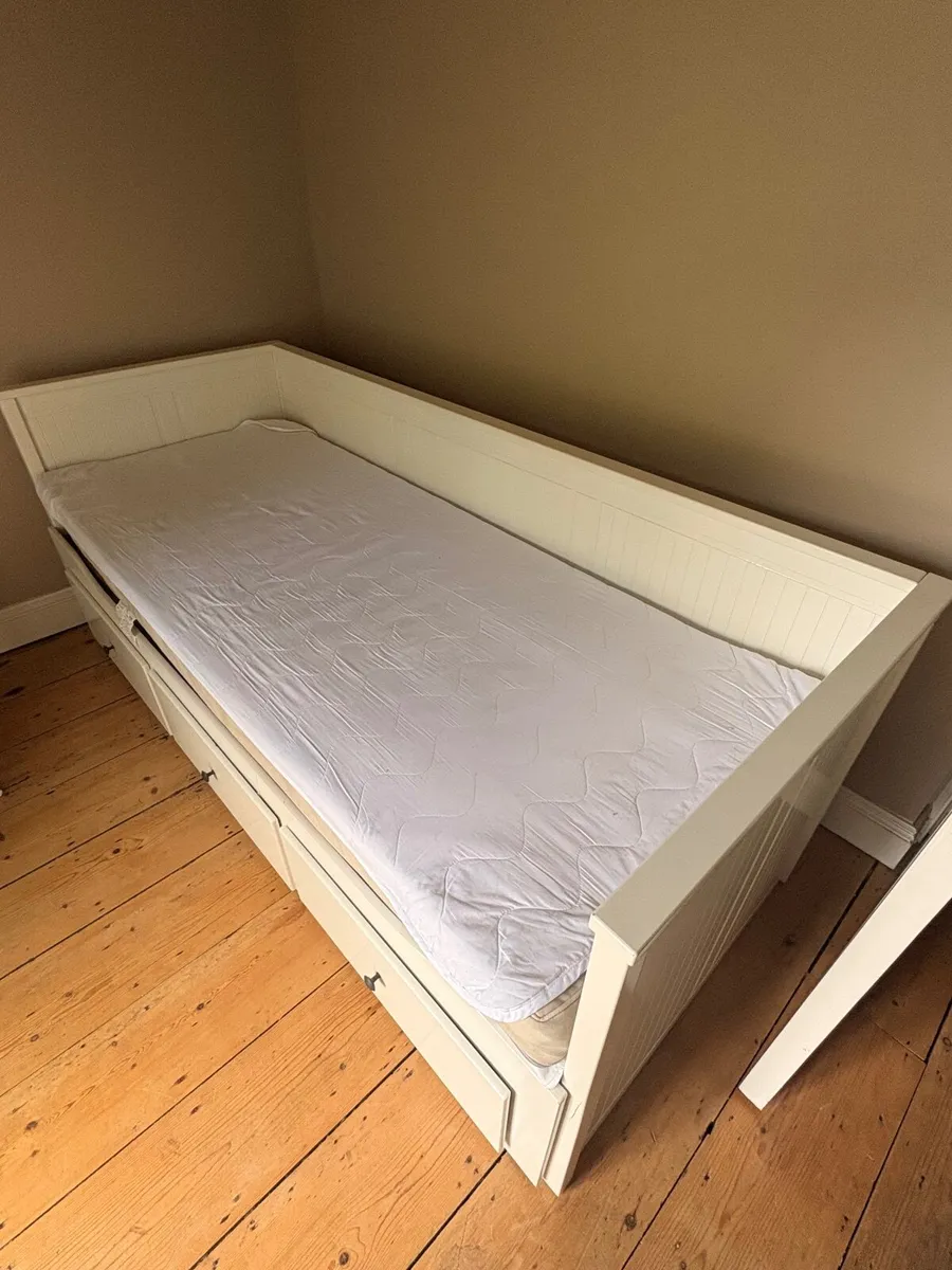 Daybed with three drawers - Image 2