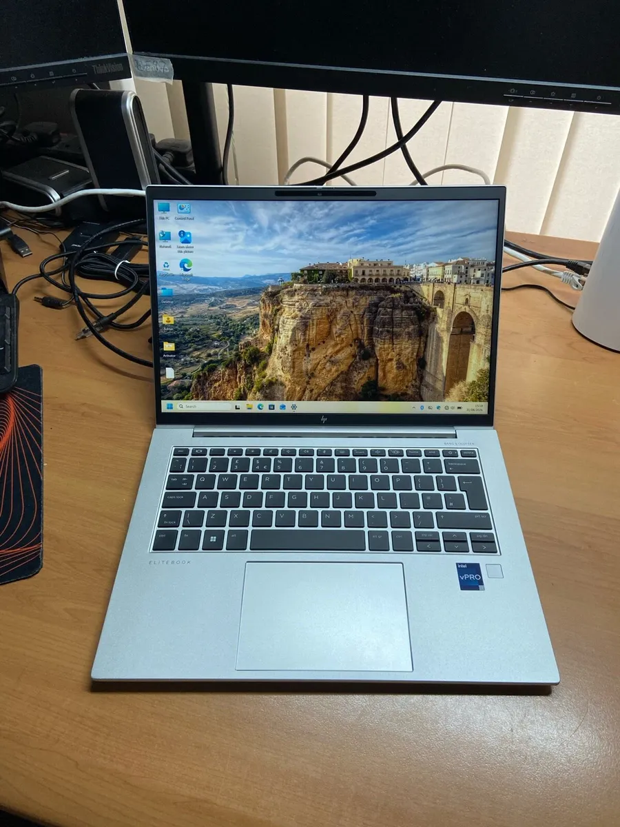 HP Laptop i7 pro 16/256 windows 11 pro - Image 1