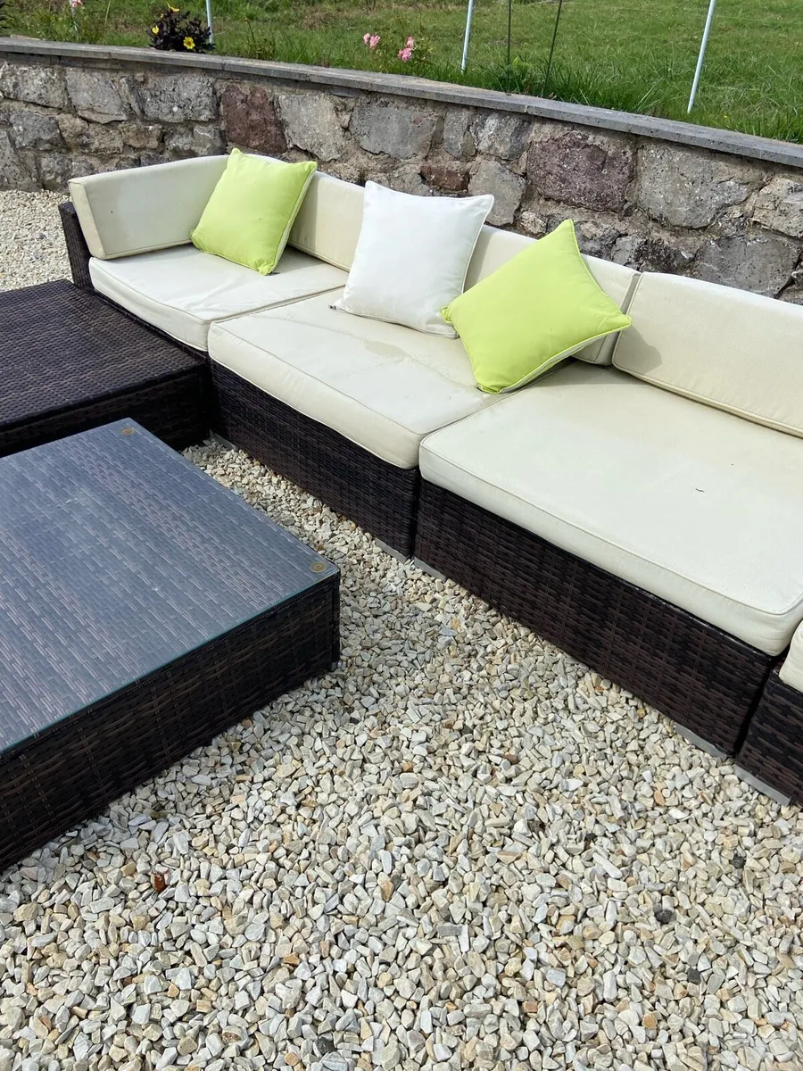 Patio lounge chairs with coffee table - Image 1