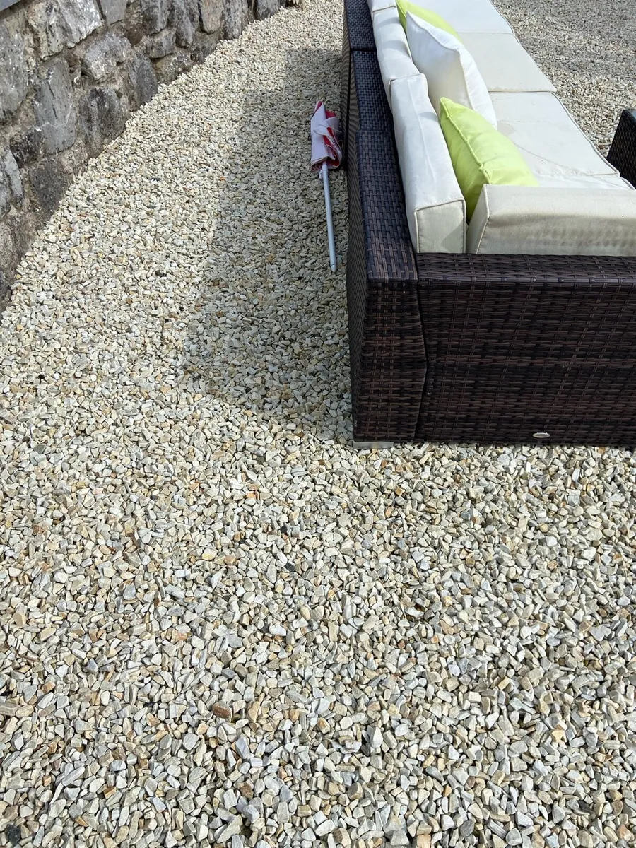 Patio lounge chairs with coffee table - Image 3