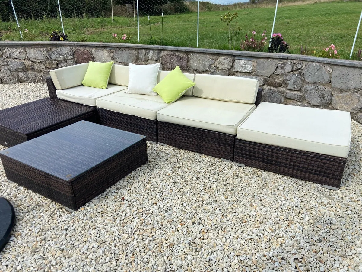 Patio lounge chairs with coffee table - Image 4