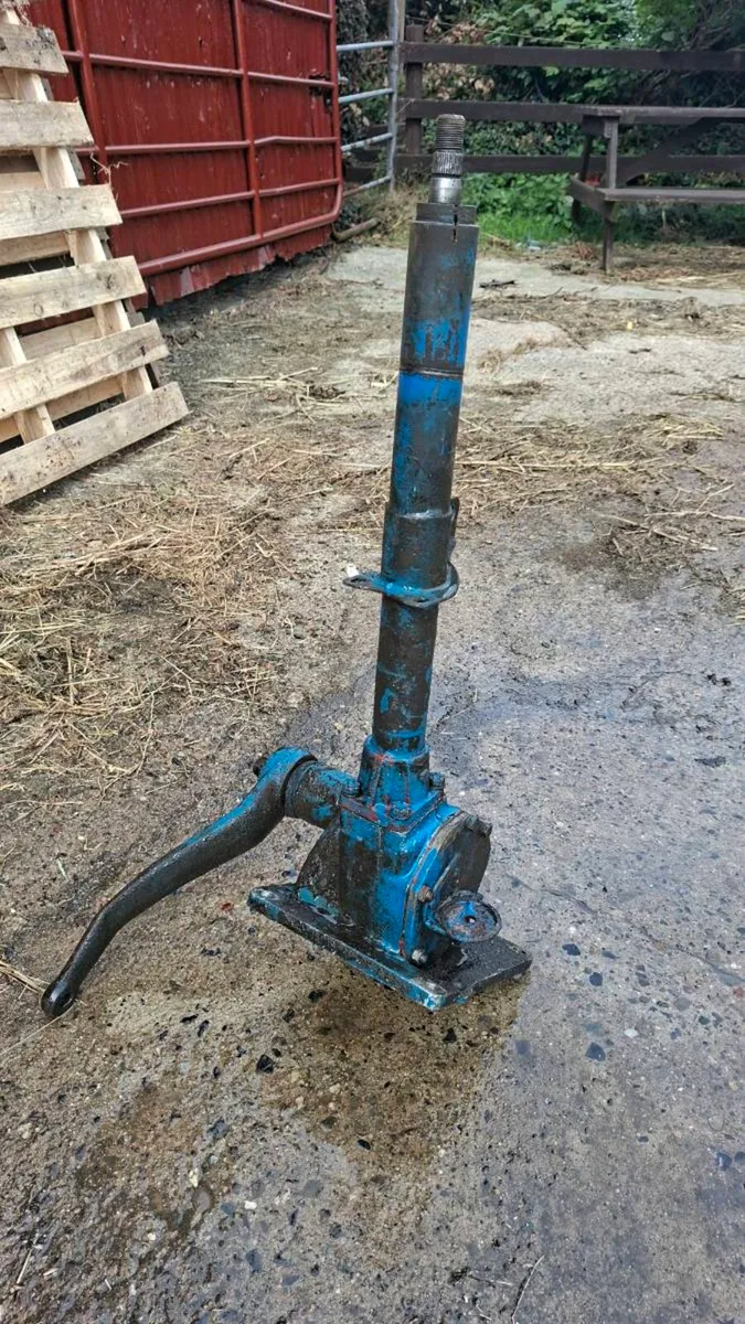 Ford 4000 Steering Box - Image 1