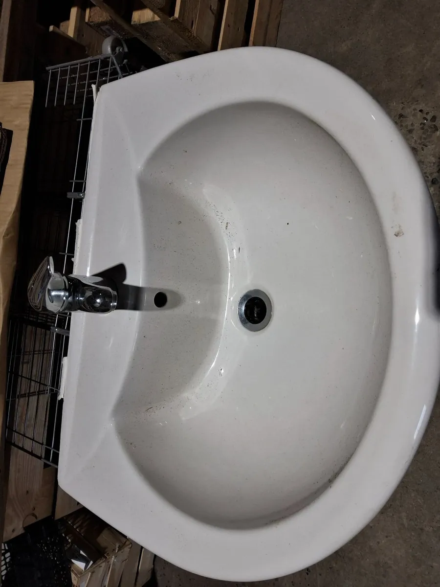 Bathroom sink - Image 2