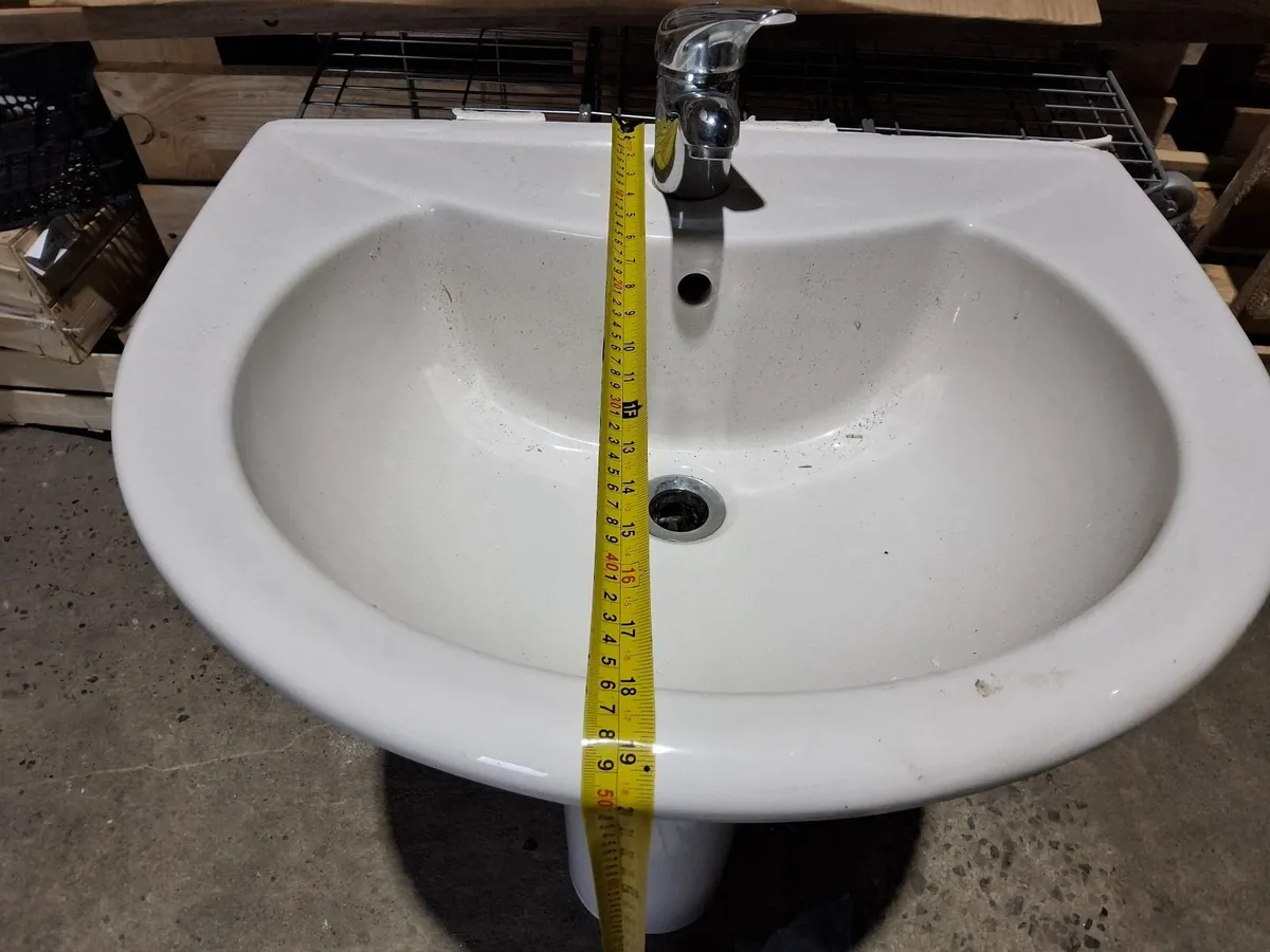 Bathroom sink - Image 3