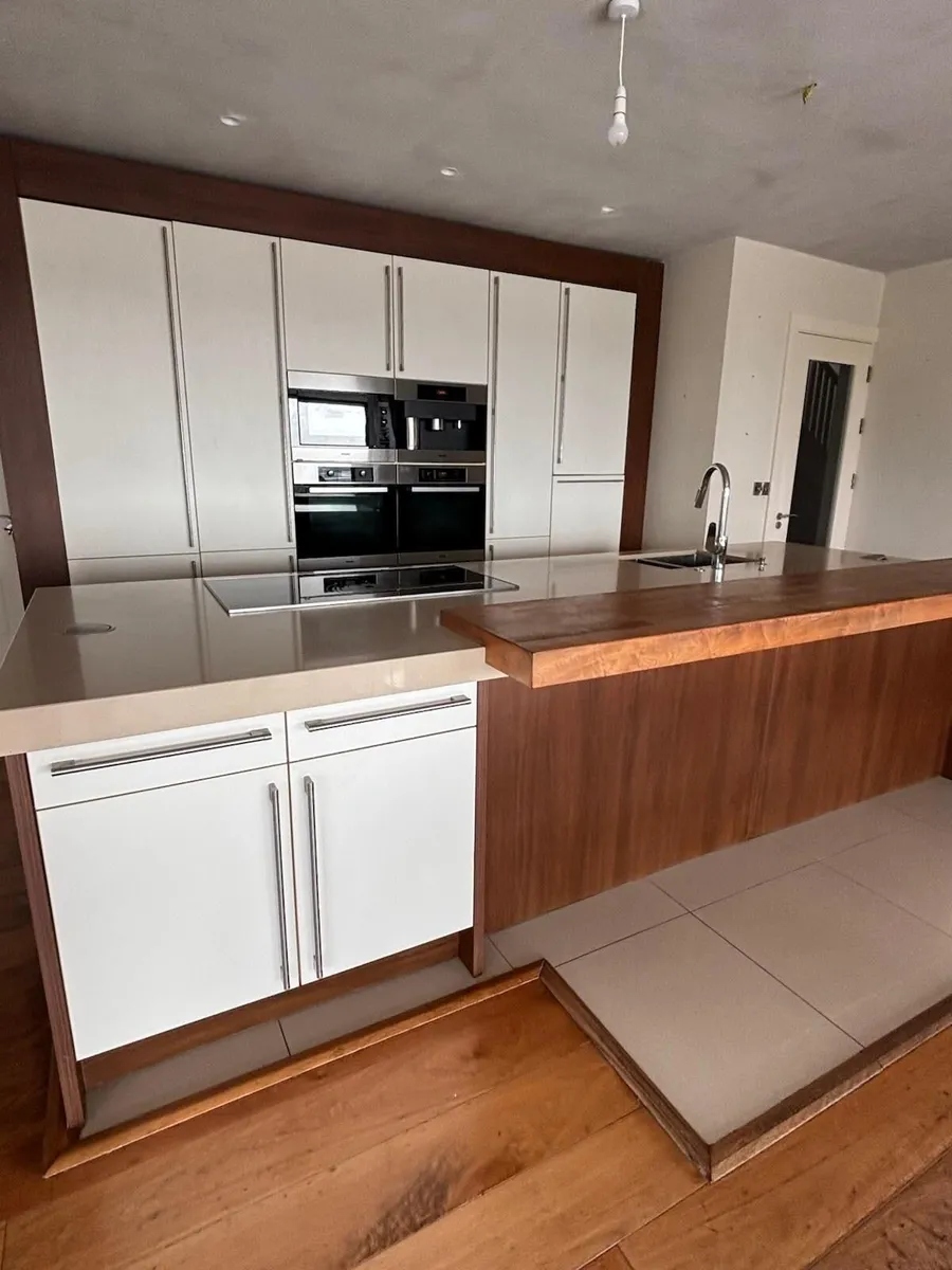 Luxury SieMatic Kitchen with Miele Appliances - Image 1