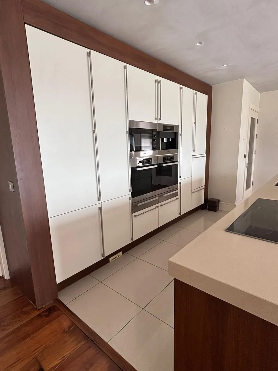 Luxury SieMatic Kitchen with Miele Appliances - Image 2