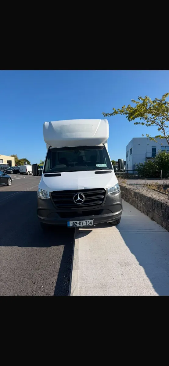Mercedes-Benz Sprinter Luton body - Image 3