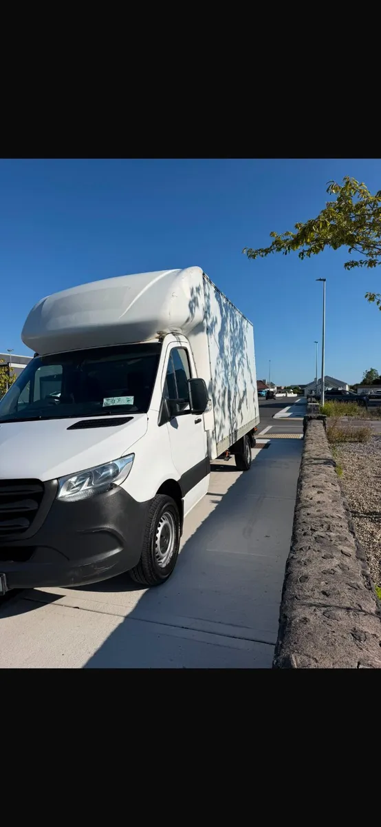 Mercedes-Benz Sprinter Luton body - Image 2