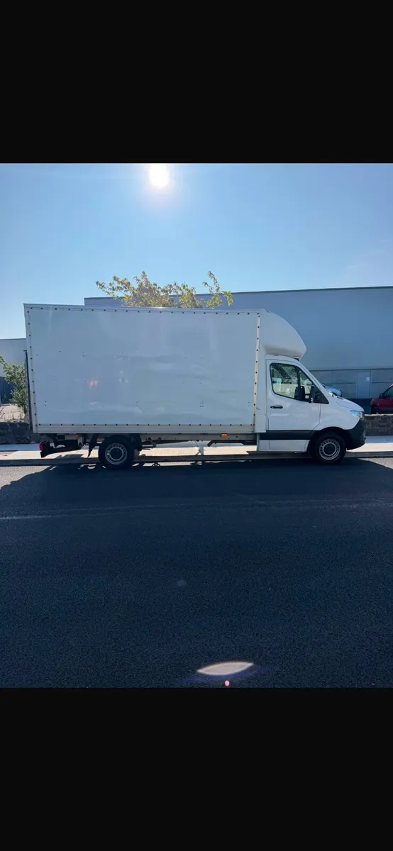 Mercedes-Benz Sprinter Luton body - Image 4