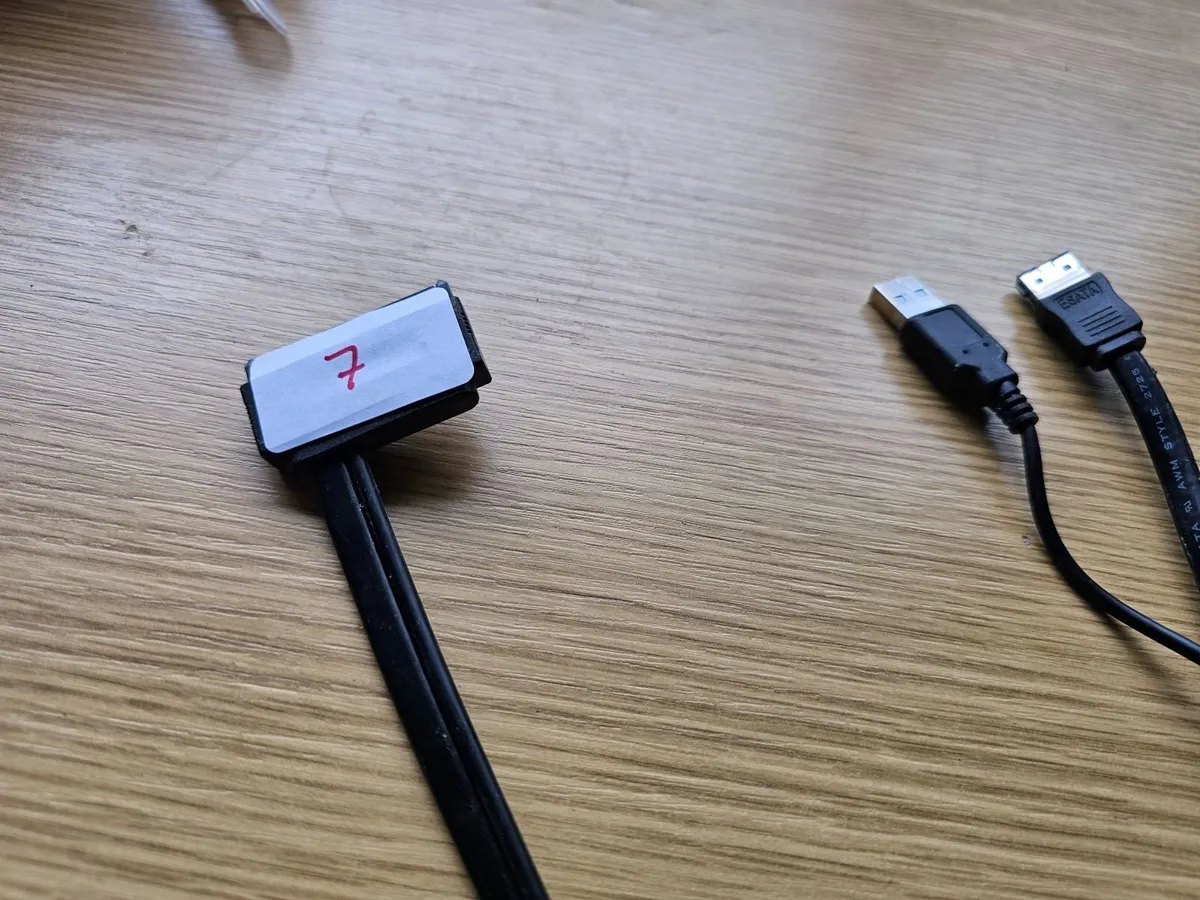 SATA to eSATA and USB cable - Image 2