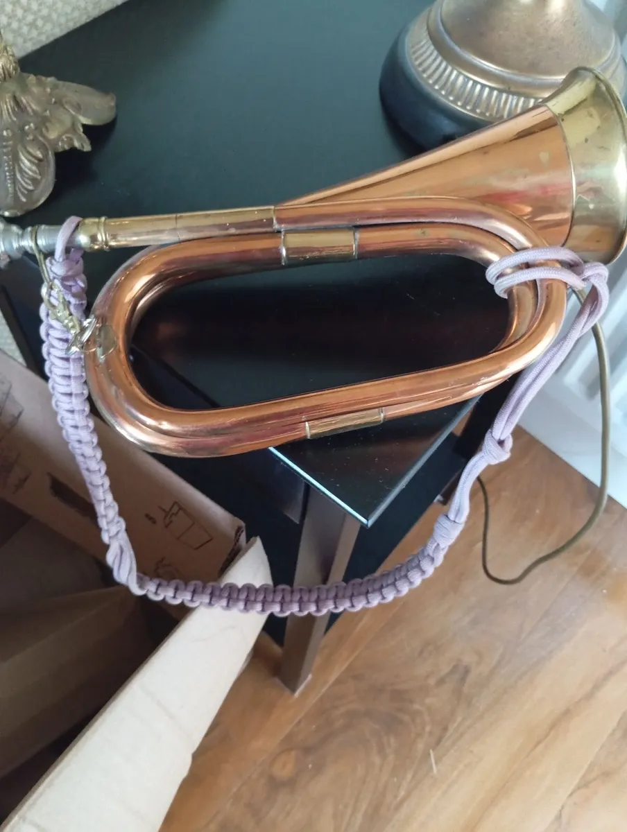 Vintage brass and copper decrotive bugle - Image 1