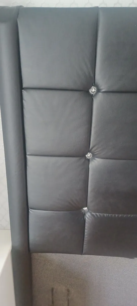 Black kingsize pu floor standing headboard - Image 3