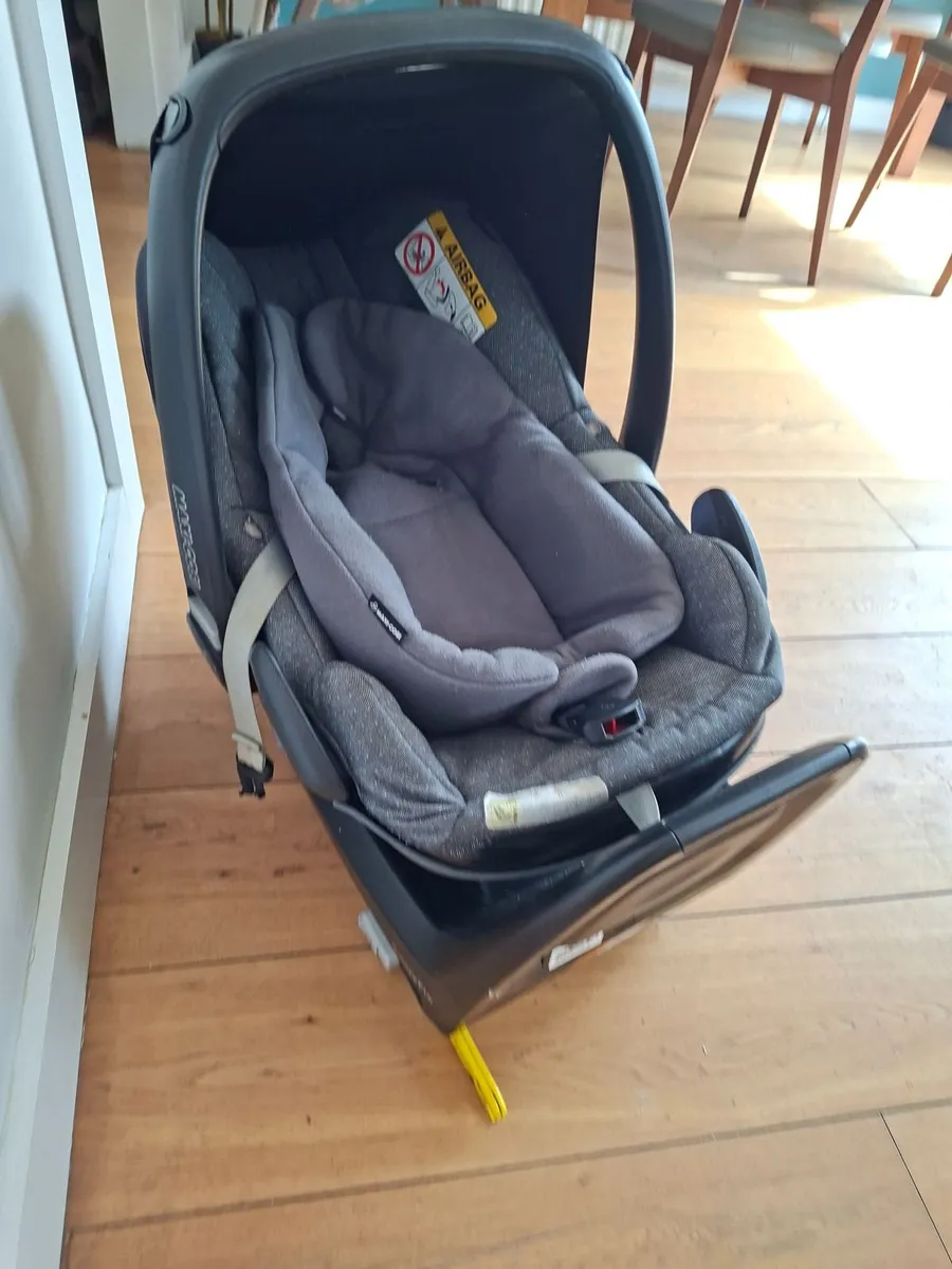 Maxi cosi pebble plus car seat - Image 1