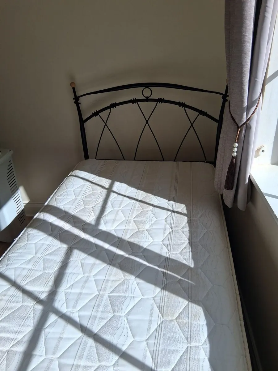 Mattress with headboard - Image 1