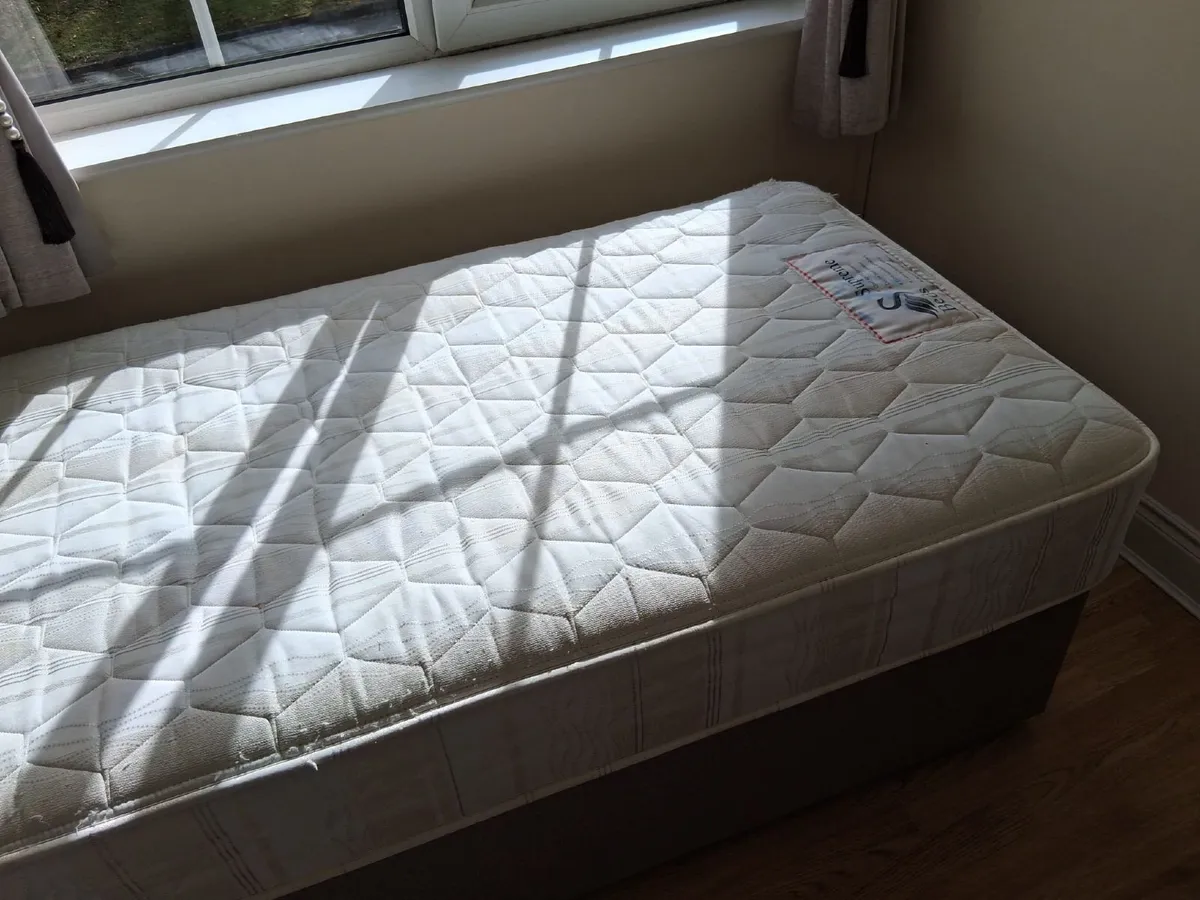 Mattress with headboard - Image 3