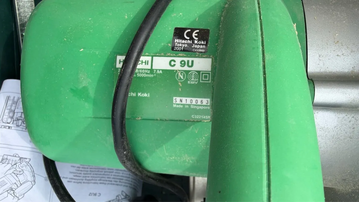 SAW HITACHI  9 inch CIRCULAR SAW 220 VOLTS & CASE - Image 3