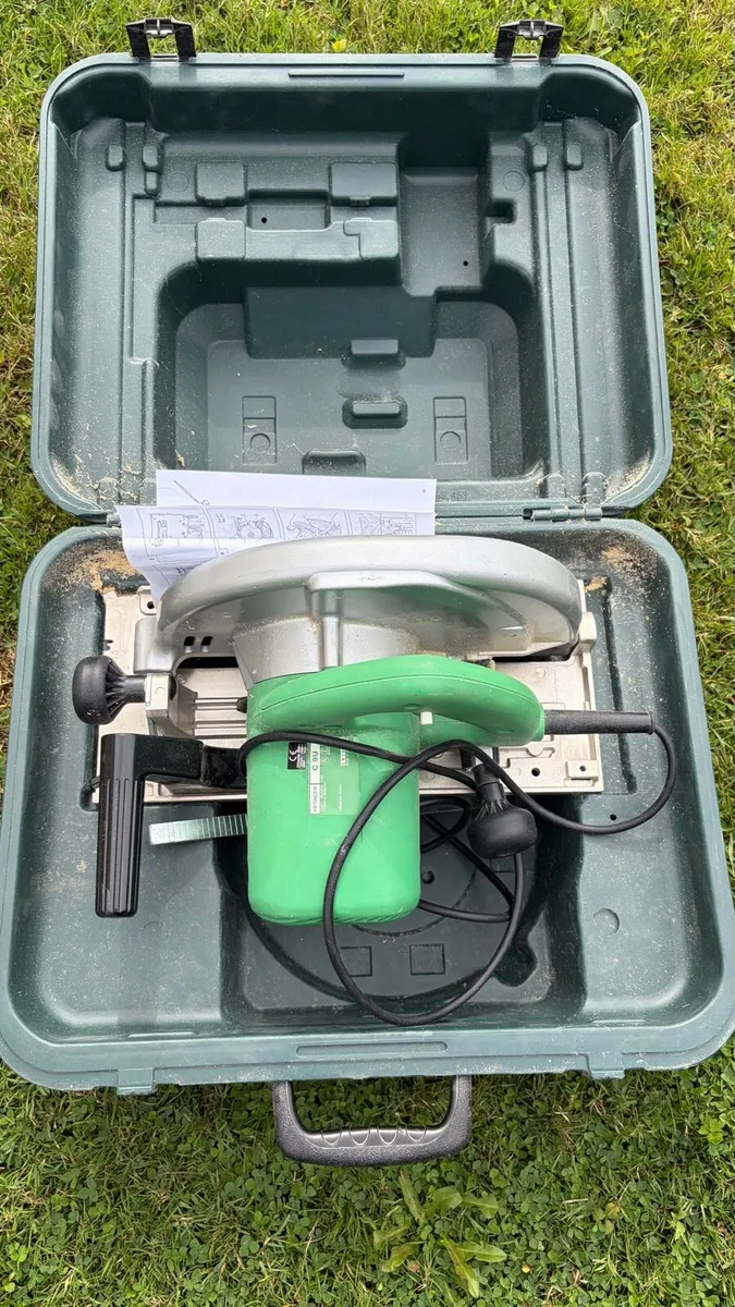 SAW HITACHI  9 inch CIRCULAR SAW 220 VOLTS & CASE - Image 1