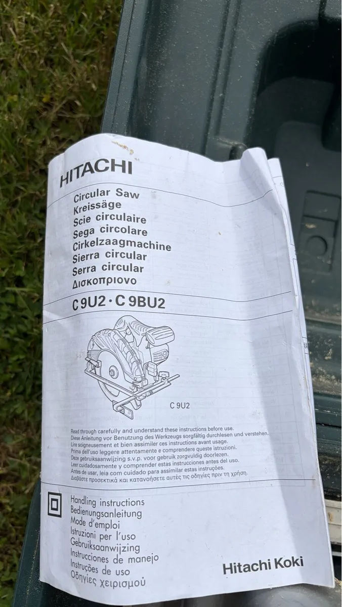 SAW HITACHI  9 inch CIRCULAR SAW 220 VOLTS & CASE - Image 2