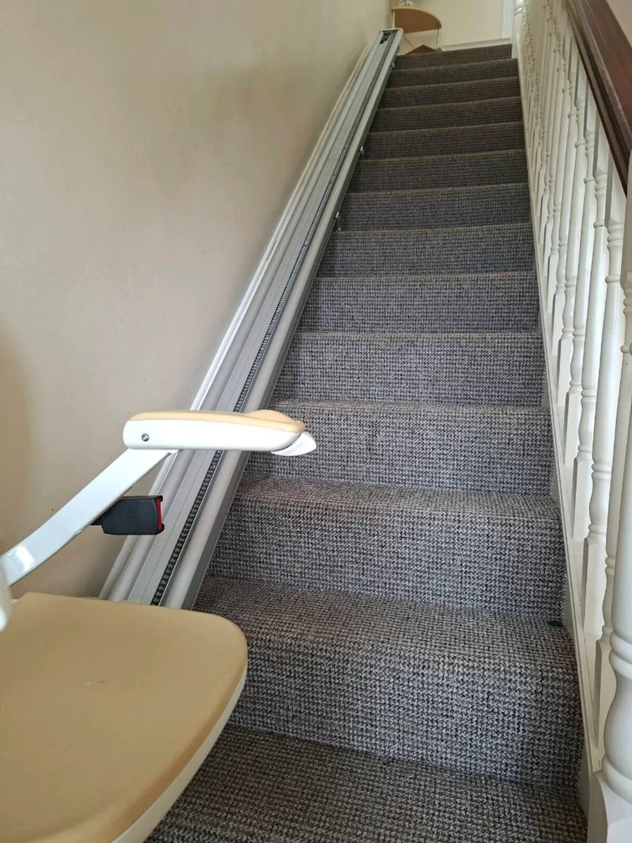 Acorn Superglide 130 T700 Stairlift - Image 3