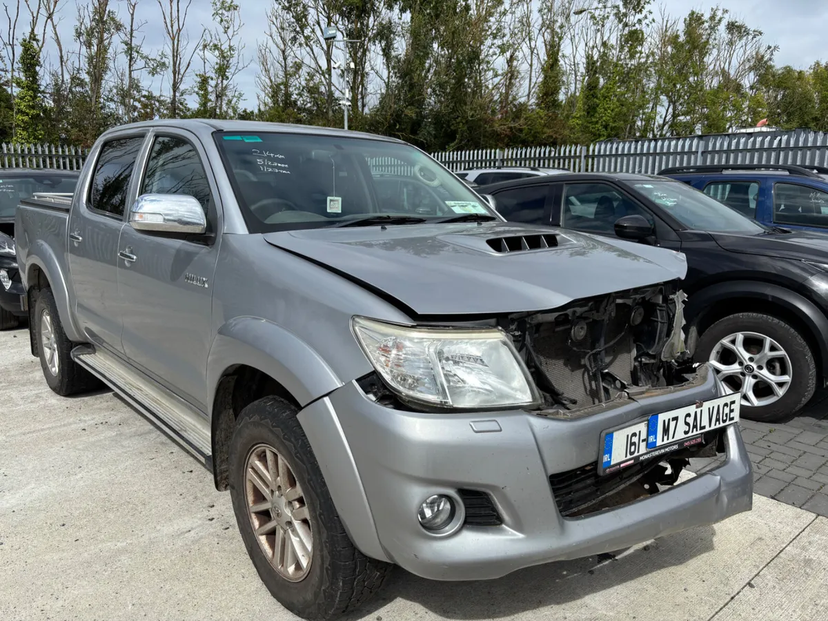 16 Hilux 3.0 SR5 Manual DOE 6/27 Drives 217km - Image 2