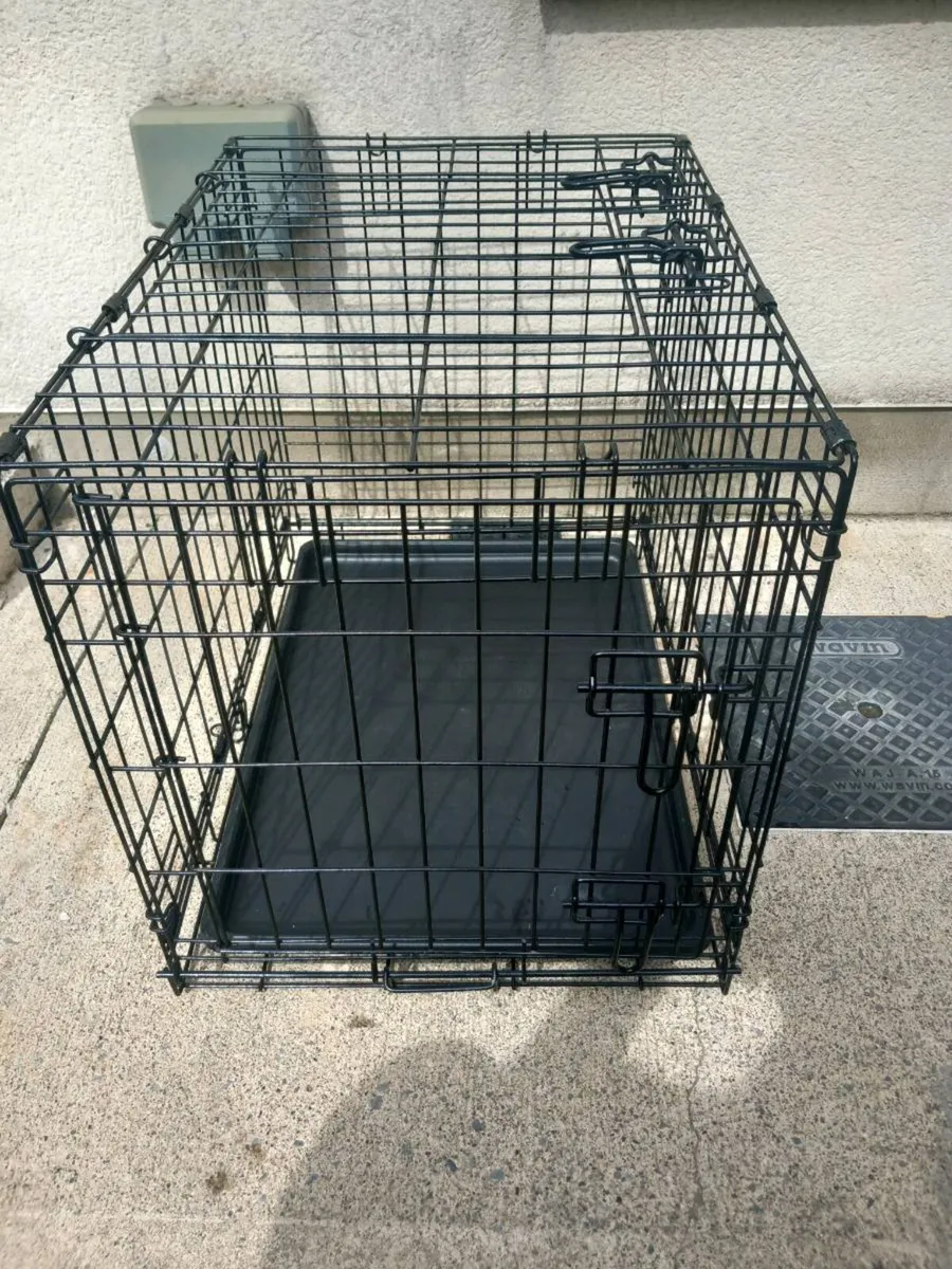 Small dog travel crate - Image 1