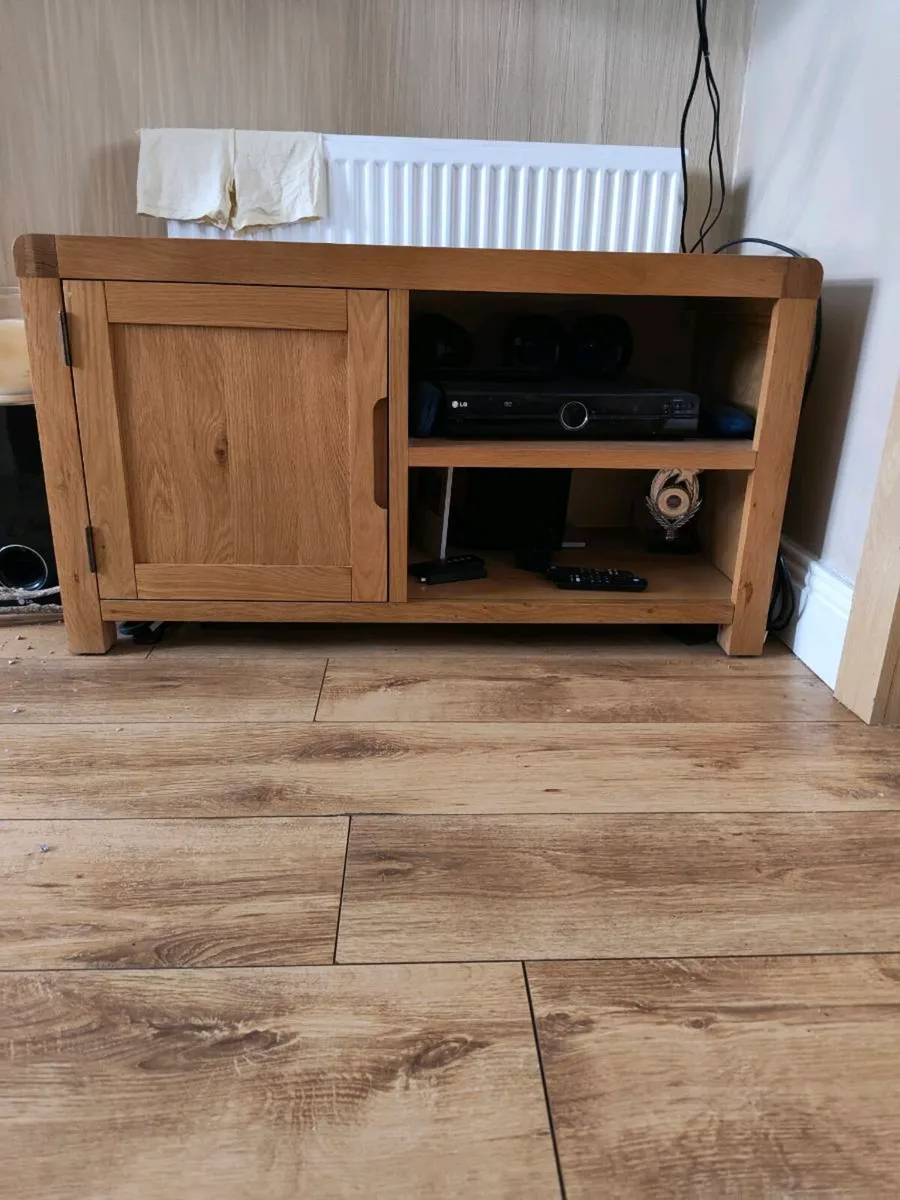 Hall and sitting room units - Image 2