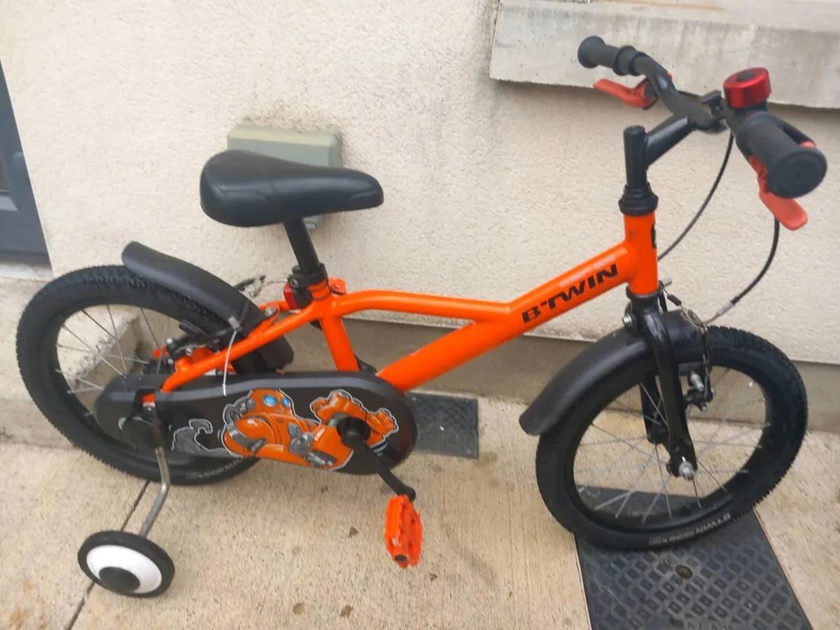 Kids Btwin 500 robot bike size 16 inch wheels - Image 1
