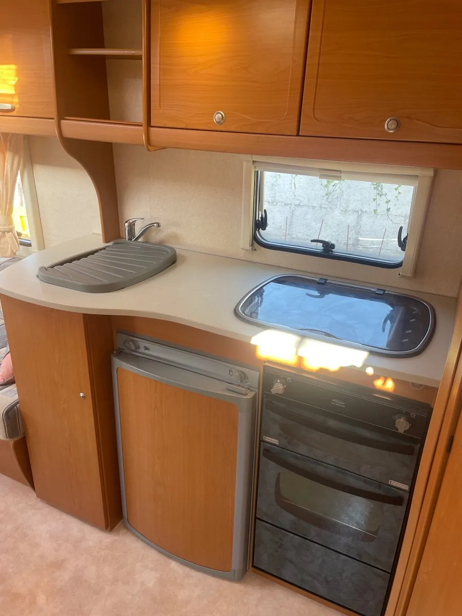 Caravan - Image 2