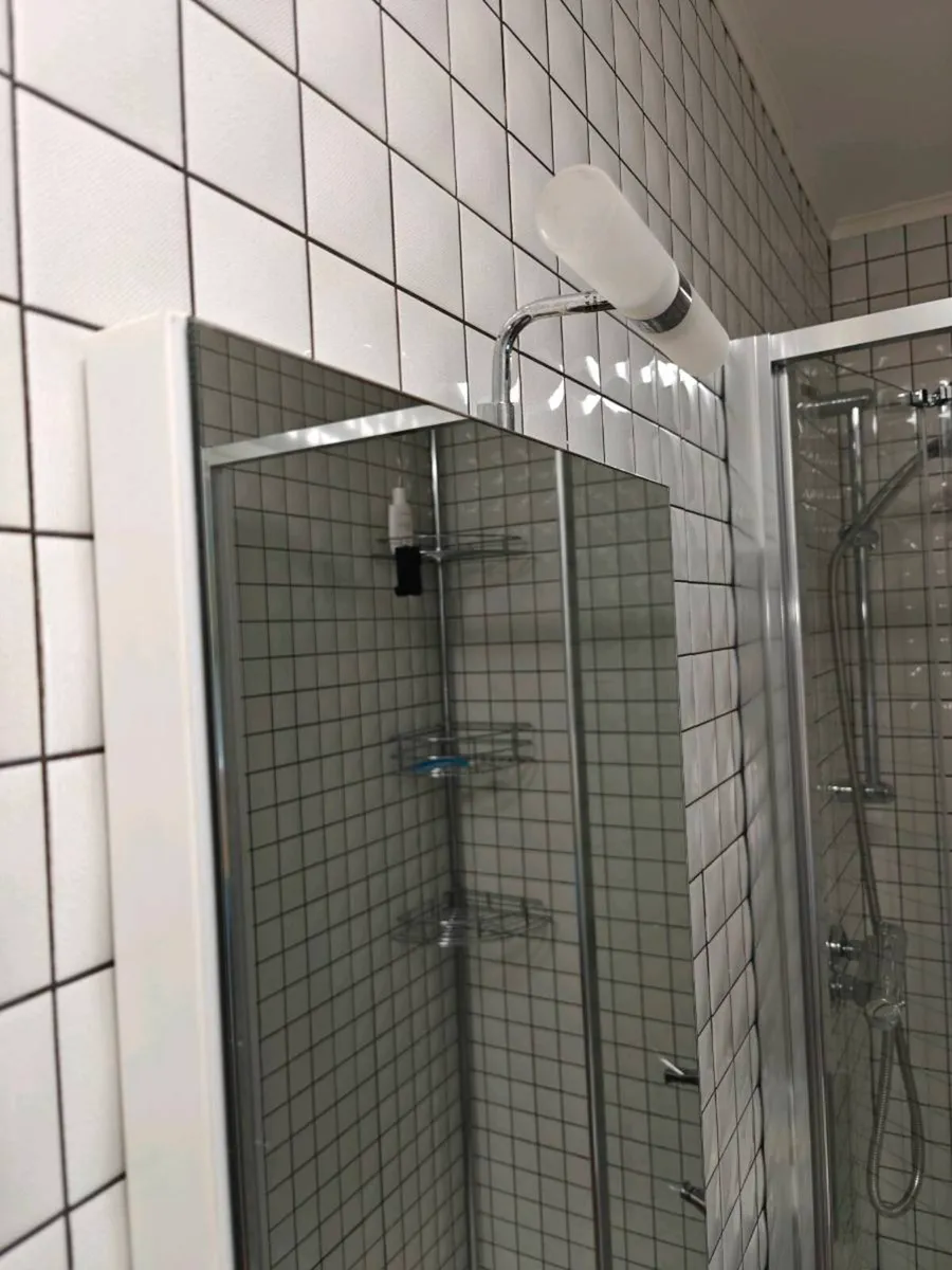 Illuminated Bathroom Wall Mirror with Integrated L - Image 2