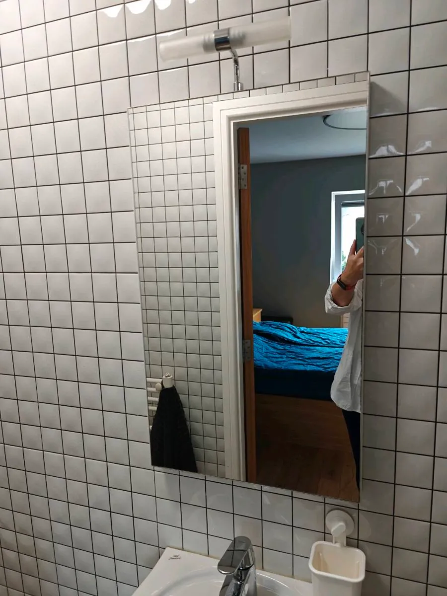 Illuminated Bathroom Wall Mirror with Integrated L - Image 3