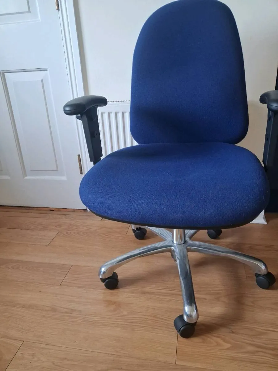 Office chair - Image 1