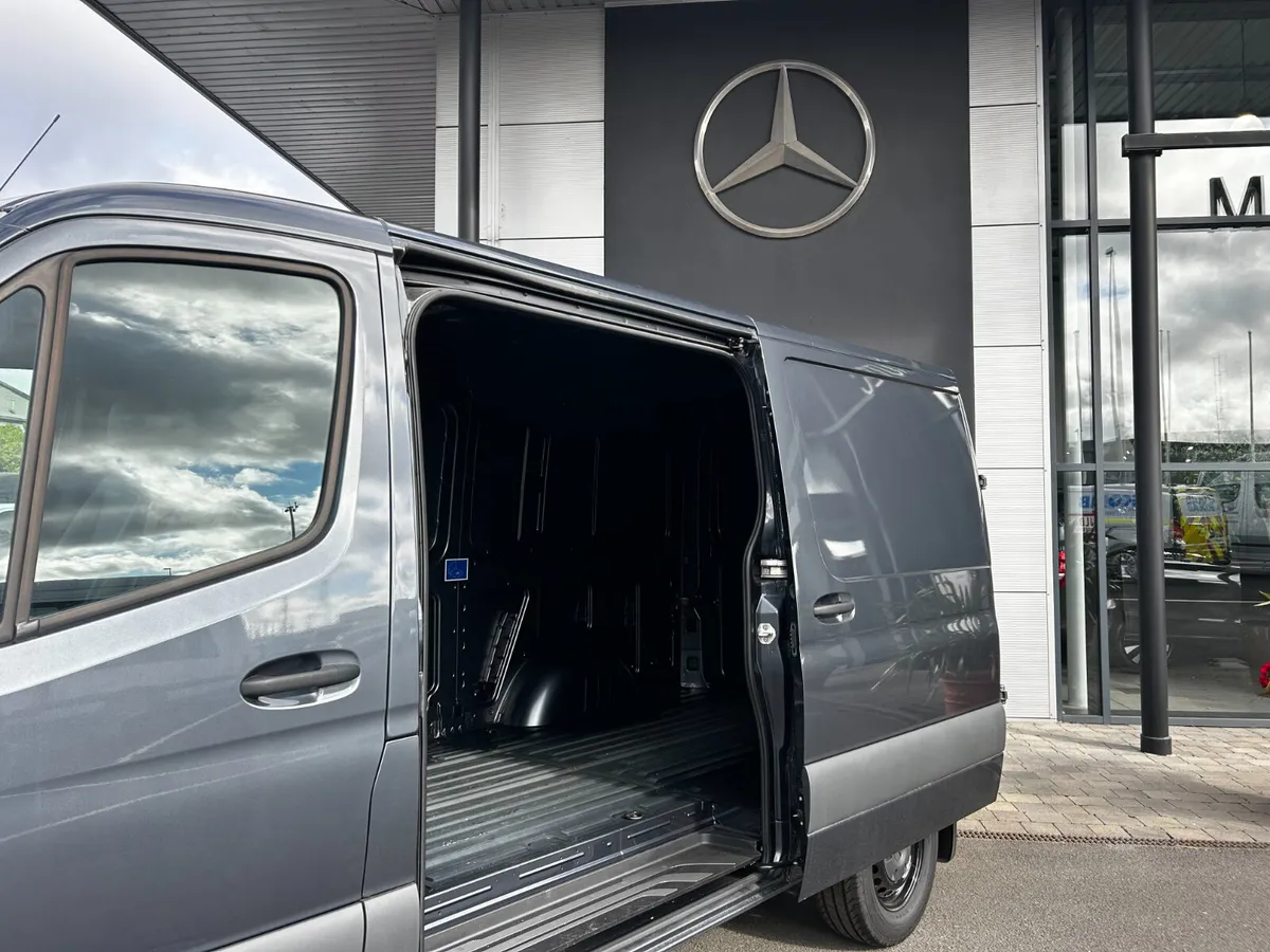 Mercedes-Benz Sprinter 315 Panel Van SELECT L2 H1 - Image 4
